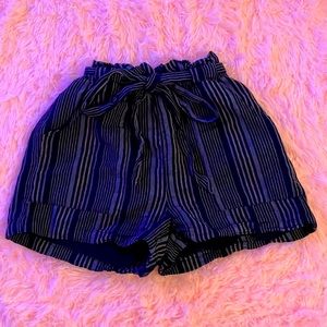 Stripped tied shorts